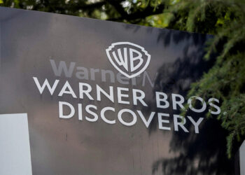 WARNER BROS. DISCOVERY SE PONE OFICIALMENTE A LA VENTA Y DESPIERTA INTERÉS DE NETFLIX Y COMCAST