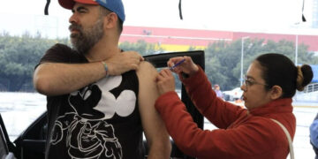 INSTALA ESTADO ‘DRIVE THRU’ PARA VACUNAS INVERNALES EN MONTERREY; APLICARÁN DURANTE EL FIN DE SEMANA DOSIS CONTRA COVID-19, INFLUENZA Y NEUMOCOCO 2 INSTALA ESTADO ‘DRIVE THRU’ PARA VACUNAS INVERNALES EN MONTERREY; APLICARÁN DURANTE EL FIN DE SEMANA DOSIS CONTRA COVID-19, INFLUENZA Y NEUMOCOCO