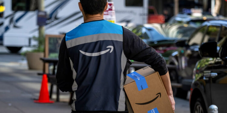 DESPEDIRÁ AMAZON A 14 MIL PARA SUSTITUIRLOS CON INTELIGENCIA ARTIFICIAL