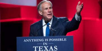 GREG ABBOTT AMENAZA CON IMPONER UN ARANCEL DEL 100 % A NEOYORQUINOS QUE SE MUDEN A TEXAS