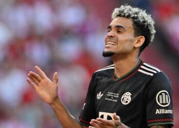 LUIS DÍAZ DESTACA CON DOS GOLES PERO RECIBE TARJETA ROJA Y BAYERN MUNICH VENCE AL PARIS SAINT-GERMAIN EN LA CHAMPIONS LEAGUE