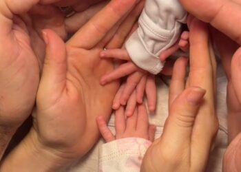 MARTHA HIGAREDA Y LEWIS HOWES DAN LA BIENVENIDA A SUS GEMELAS Y REVELAN COMPLICACIONES DURANTE EL PARTO