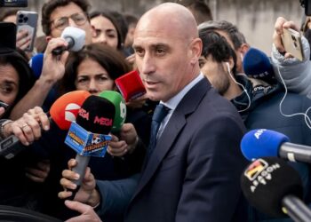 LUIS RUBIALES REAFIRMA QUE NO PEDIRÁ PERDÓN A JENNI HERMOSO POR EL BESE QUE AFIRMA FUE CONSENSUADO