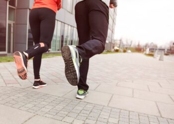 CONDUCTOR EN FLORIDA ES ARRESTADO POR INTENTAR ATROPELLAR A UN CLUB DE CORREDORES LGBTQ+