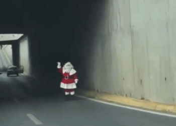 SE QUEDA SANTA TIRADO EN LÁZARO CÁRDENAS; REPORTAN CONDUCTORES AVISTAMIENTO NAVIDEÑO