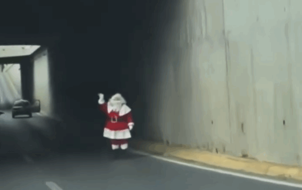 SE QUEDA SANTA TIRADO EN LÁZARO CÁRDENAS; REPORTAN CONDUCTORES AVISTAMIENTO NAVIDEÑO