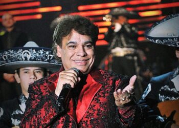 JUAN GABRIEL CONQUISTA NETFLIX CON SU DOCUMENTAL “DEBO, PUEDO Y QUIERO”