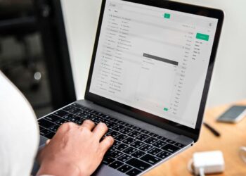 ATAQUES DE EMAIL BOMBING: UNA NUEVA MODALIDAD DE CIBERACOSO Y ESTAFA