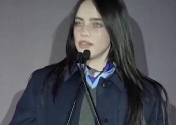 BILLIE EILISH CRITICA CON FUERZA A ELON MUSK POR ACUMULAR RIQUEZAS EN TRAMA HACIA EL TRILLÓN DE DÓLARES