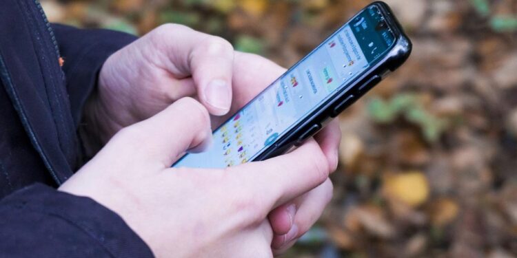 CÓMO ESCANEAR DOCUMENTOS EN WHATSAPP Y ENVIARLOS DIRECTAMENTE COMO PDF 1 CÓMO ESCANEAR DOCUMENTOS EN WHATSAPP Y ENVIARLOS DIRECTAMENTE COMO PDF