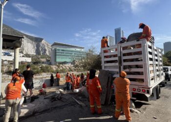 RETIRAN VOLUNTARIOS MÁS DE 45 TONELADAS DE RESIDUOS DEL RÍO SANTA CATARINA; SE SUMAN FUERZA CIVIL Y PCNL AL VOLUNTARIADO DE PARTICIPACIÓN CIUDADANA 3 RETIRAN VOLUNTARIOS MÁS DE 45 TONELADAS DE RESIDUOS DEL RÍO SANTA CATARINA; SE SUMAN FUERZA CIVIL Y PCNL AL VOLUNTARIADO DE PARTICIPACIÓN CIUDADANA