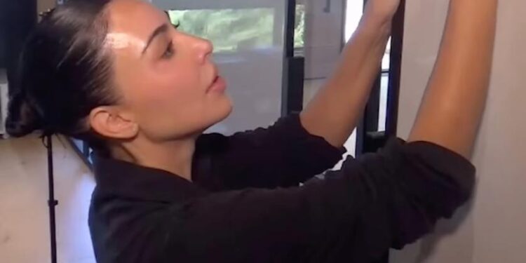 KIM KARDASHIAN SE ROMPE EN LLANTO TRAS REPROBAR EL EXAMEN DE ABOGACÍA, PERO ASEGURA QUE NO ABANDONARÁ SU SUEÑO 1 KIM KARDASHIAN SE ROMPE EN LLANTO TRAS REPROBAR EL EXAMEN DE ABOGACÍA, PERO ASEGURA QUE NO ABANDONARÁ SU SUEÑO