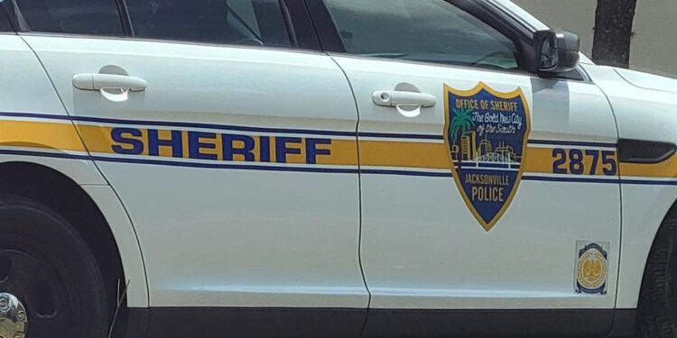 POLICÍA DE JACKSONVILLE DESMIENTE RUMORES SOBRE ASESINO EN SERIE TRAS HALLAZGO DE TRES MUJERES MUERTAS