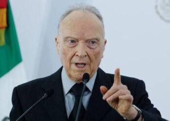 RENUNCIA GERTZ MANERO DE FGR; LE OFRECEN EMBAJADA DE PAÍS AMIGO