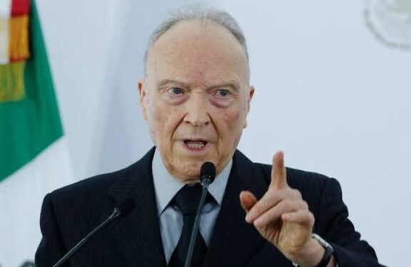 RENUNCIA GERTZ MANERO DE FGR; LE OFRECEN EMBAJADA DE PAÍS AMIGO