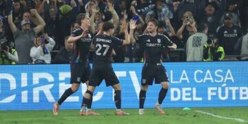 JAKE PAUL Y ANTHONY JOSHUA SE VIERON POR PRIMERA VEZ EN MIAMI PREVIO A SU PELEA DEL 19 DE DICIEMBRE