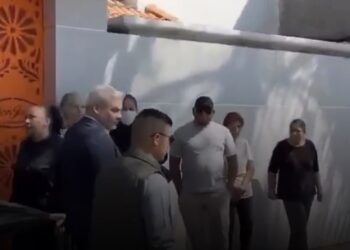 ABUCHEAN A GOBERNADOR DE MICHOACÁN EN VELORIO DE ALCALDE DE URUAPAN; LE GRITAN ‘FUERA’ A MORENISTA