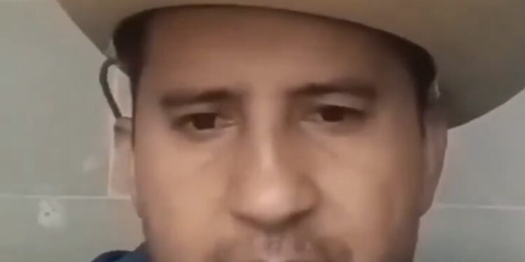 ‘A MI ME PODRÁN MATAR, PERO AFUERA HAY UN PUEBLO CANSADO DE LAS EXTORSIONES Y LOS HOMICIDIOS’; EL MENSAJE DEL ALCALDE DE URUAPAN EJECUTADO. 