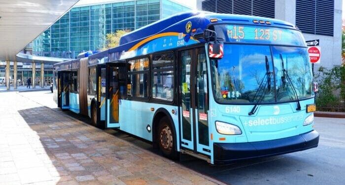 AUTOBUSES GRATUITOS EN NUEVA YORK: LA PROMESA DE ZOHRAN MAMDANI SE ENFRENTA A UN MURO INSTITUCIONAL