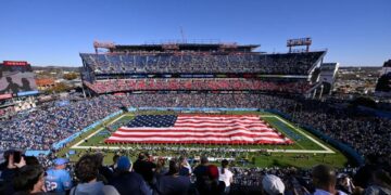 JUGADORES DE LA UNIVERSIDAD DE ALABAMA SALEN DEL HOSPITAL TRAS SER APUÑALADOS POR UN COMPAÑERO DE EQUIPO