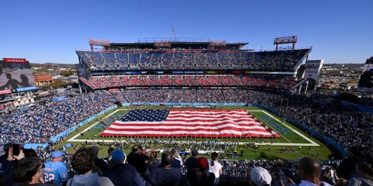 JUGADORES DE LA UNIVERSIDAD DE ALABAMA SALEN DEL HOSPITAL TRAS SER APUÑALADOS POR UN COMPAÑERO DE EQUIPO