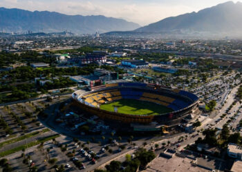 LOS VACUNAN EN ‘EL VOLCÁN’; NO, NO ES EL CLÁSICO REGIO, SINO LA CAMPAÑA ESTATAL CONTRA ENFERMEDADES INVERNALES 2025-2026