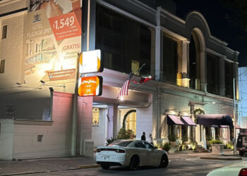 ENCUENTRAN SIN VIDA A PRESUNTO FEMINICIDA DE CUMBRES; HOMBRE SE QUITA LA VIDA CON VIDRIO EN HOTEL DEL CENTRO