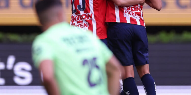 GOLEAN A RAYADOS; PIERDE MONTERREY 4-2 Y LES ANOTA HASTA EL “CHICHARITO”