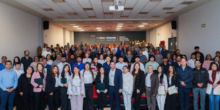 APADRINA RAÚL CANTÚ PRIMERA GENERACIÓN DEL MODELO DUAL DE LA UT SALINAS VICTORIA; APOYA MUNICIPIO EDUCACIÓN CON RECURSOS Y TERRENO