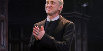 TOM FELTON REGRESA COMO DRACO MALFOY Y ENLOQUECE AL PÚBLICO DE BROADWAY