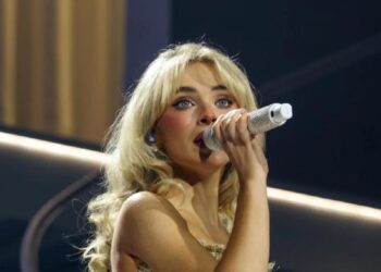 SABRINA CARPENTER CUESTIONA A CASA BLANCA POR USO DE SU MÚSICA EN VIDEO ANTI-INMIGRANTES