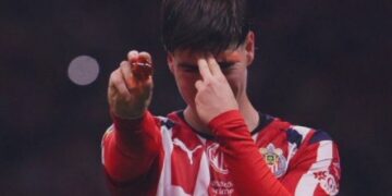 CHIVAS PONE PRECIO A LA HORMIGA GONZÁLEZ 2 CHIVAS PONE PRECIO A LA HORMIGA GONZÁLEZ