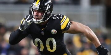 T.J. WATT, ESTRELLA DE LOS STEELERS, HOSPITALIZADO POR LESIÓN PULMONAR