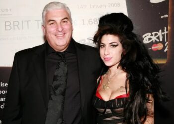 EL PADRE DE AMY WINEHOUSE DEMANDA A AMIGAS CERCANAS POR VENTA NO AUTORIZADA DE OBJETOS PERSONALES