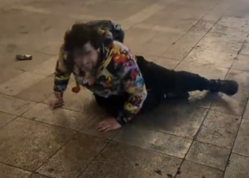 UNO MENOS; SCOOTER TERMINA EN EL FONDO DEL CANAL SANTA LUCÍA EN MONTERREY