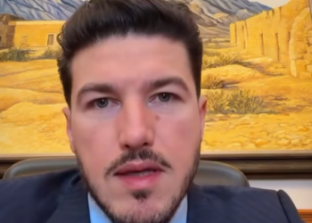 RECHAZA SAMUEL QUE ESTADO SE HAYA IDO DE VACACIONES; ADVIERTE MANDATARIO QUE VETARÁ PAQUETE FISCAL APROBADO POR EL PRIAN SI NO IMPLICA UNA MEJORA PARA NUEVO LEÓN