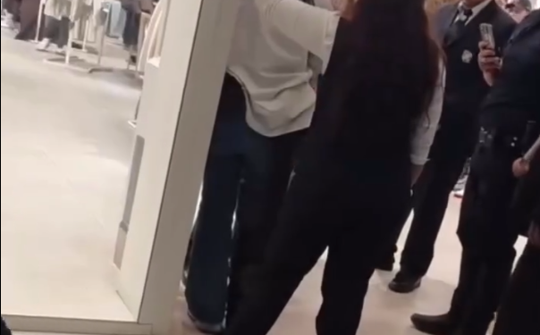 CERO Y VAN TRES; FRUSTRAN ROBO DE “FARDERA” EN PLAZA COMERCIAL DE SAN PEDRO