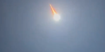 ¿METEORITO REGIO?; CAPTAN FENÓMENO MISTERIOSO EN EL CIELO DE NUEVO LEÓN. 2 ¿METEORITO REGIO?; CAPTAN FENÓMENO MISTERIOSO EN EL CIELO DE NUEVO LEÓN.