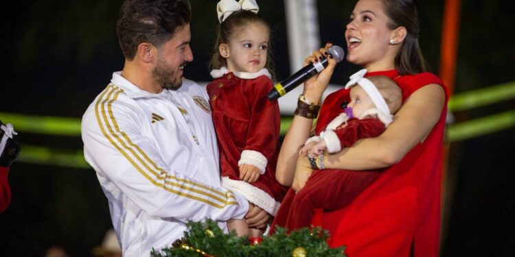 ENCIENDEN SAMUEL H MARIANA MACRO NAVIDAD 2025 EN LA EXPLANADA