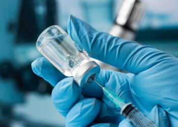 PIDE SALUD VACUNARSE CONTRA INFLUENZA, COVID-19 Y NEUMOCOCO; ANUNCIAN LLEGADA DE 48 FRENTES FRÍOS EN LA TEMPORADA