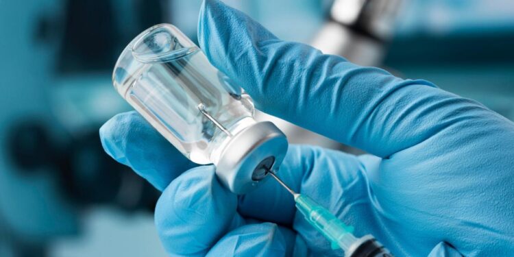 PIDE SALUD VACUNARSE CONTRA INFLUENZA, COVID-19 Y NEUMOCOCO; ANUNCIAN LLEGADA DE 48 FRENTES FRÍOS EN LA TEMPORADA