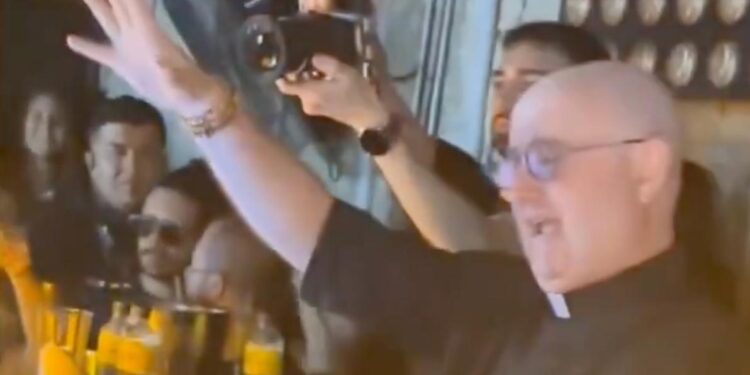 PRESENTAN VERSIÓN MIX ELECTRÓNICA DE ‘LA GUADALUPANA’; PADRE DJ GUILHERME EVOLUCIONA HIMNO MARIANO