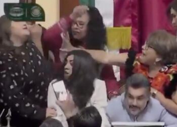 DE LAS GREÑAS; PELEAN DIPUTADAS EN CONGRESO DE CDMX.