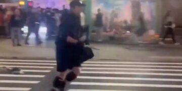 TERROR EN TAIWÁN: HOMBRE MATA A CUATRO Y DEJA VARIOS HERIDOS EN ATAQUE CON CUCHILLO Y BOMBAS DE HUMO EN ESTACIÓN DEL METRO