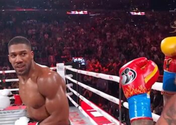 JAKE PAUL DESAFÍA A “CANELO” ÁLVAREZ TRAS SUFRIR UNA BRUTAL DOBLE FRACTURA DE MANDÍBULA