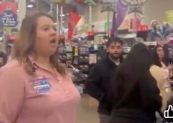 LLEGA ‘SANTA’ A HEB; REGALAN MERCANCÍAS A COMPRADORES TRAS CAÍDA DEL SISTEMA EN TEXAS