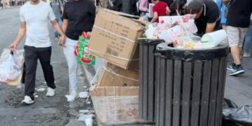 BLOQUEA MONTERREY LIMPIEZA DEL CENTRO; IMPIDE TRÁNSITO REGIO TAREAS DE LIMPIALEÓN ANTE DESBORDAMIENTO DE BASURA EN EL PRIMER CUADRO