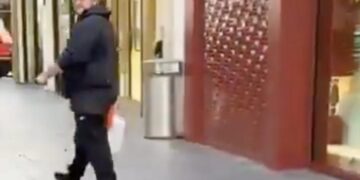 QUÉN POMPÓ? CAPTAN A HIJO DE AMLO COMPRANDO EN TIENDA DE LUJO EN SAN ANTONIO