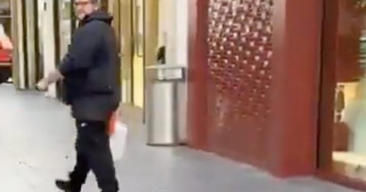 QUÉN POMPÓ? CAPTAN A HIJO DE AMLO COMPRANDO EN TIENDA DE LUJO EN SAN ANTONIO