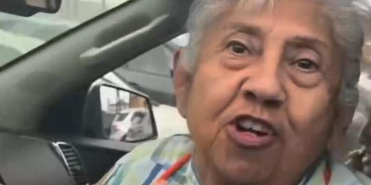 ‘MALDITA MEXICANA REGRESA A TU PAÍS’; DESATA POLÉMICA VIDEO RACISTA ENTRE DOS MUJERES QUE PROBABLEMENTE TIENEN EL MISMO ORIGEN ÉTNICO